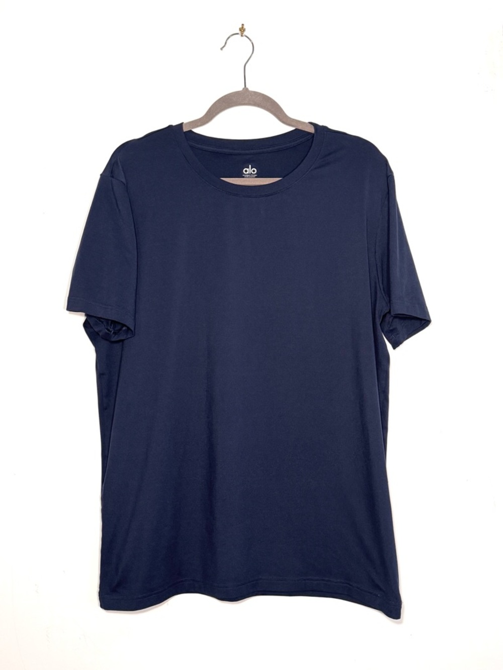 ALO Yoga Men’s Conquer Reform Crewneck Short Sleeve Shirt in Navy